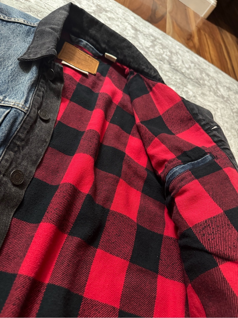 Levi's Blue Denim Jacket with Red and Black Buffalo Plaid Sleeves - Picture 4 of 7
